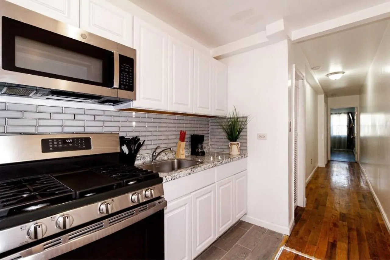 Stunning Private Room Suite 2 With Private Bathroom In Duplex Apartment In Brooklyn, Ny New York