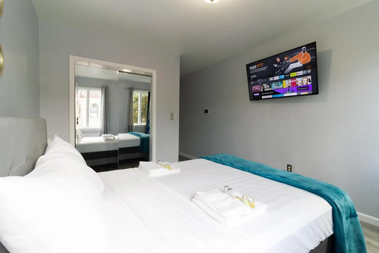 Stunning Private Room Suite 2 With Private Bathroom In Duplex Apartment In Brooklyn, Ny New York