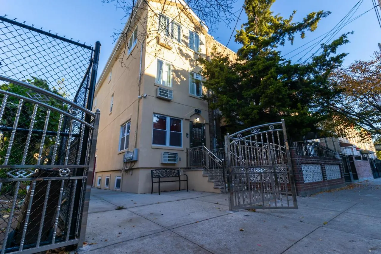 Stunning Private Room Suite 2 With Private Bathroom In Duplex Apartment In Brooklyn, Ny New York